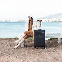 Βαλίτσα trolley Cardinal 3700 μεσαία 66x25x40 cm μαύρη