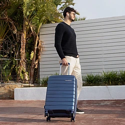 Βαλίτσα σκληρή άθραυστη μεσαία Newcom N1597 (PP) 66x27x43 cm μπλε